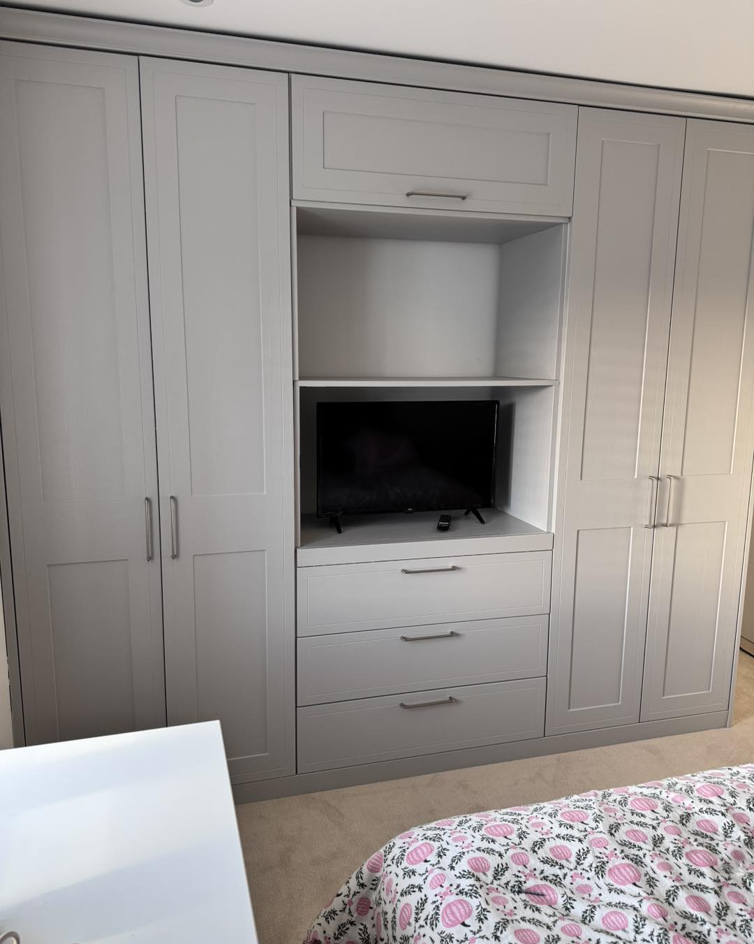 Bespoke Fitted Wardrobe Cardiff City